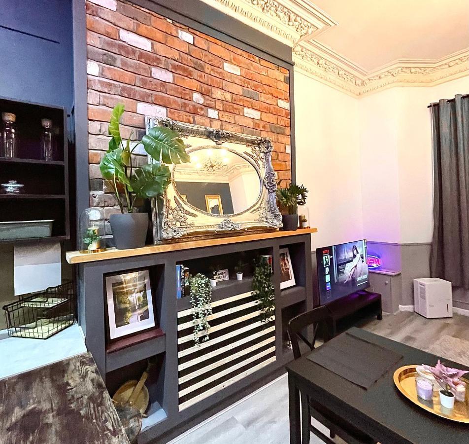 Adeamstays Provides Beautiful Centrally Located 1 And 2 Bed Apartments On Liverpools Boulevard Esterno foto