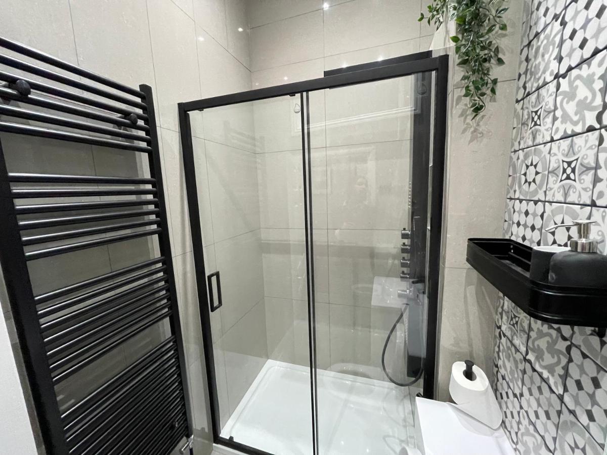 Adeamstays Provides Beautiful Centrally Located 1 And 2 Bed Apartments On Liverpools Boulevard Esterno foto