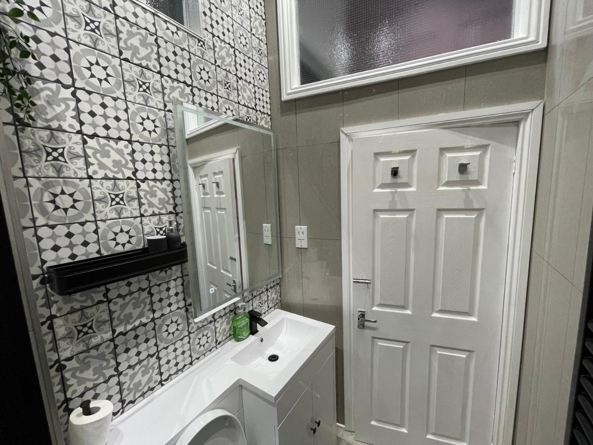 Adeamstays Provides Beautiful Centrally Located 1 And 2 Bed Apartments On Liverpools Boulevard Esterno foto