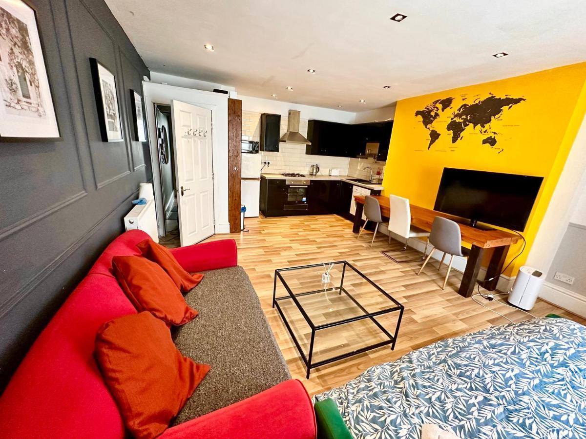 Adeamstays Provides Beautiful Centrally Located 1 And 2 Bed Apartments On Liverpools Boulevard Esterno foto
