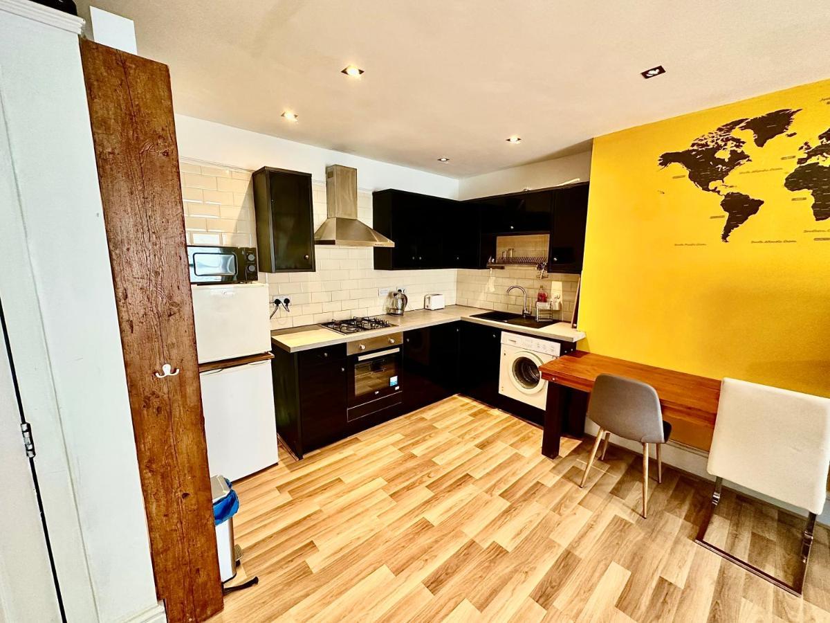Adeamstays Provides Beautiful Centrally Located 1 And 2 Bed Apartments On Liverpools Boulevard Esterno foto